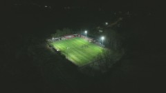 NUEVA ILUMINACIÓN PARA LA CANCHA DEL CLUB DEPORTIVO JOSÉ FERNÁNDEZ CISTERNAS DE LOS MAITENES